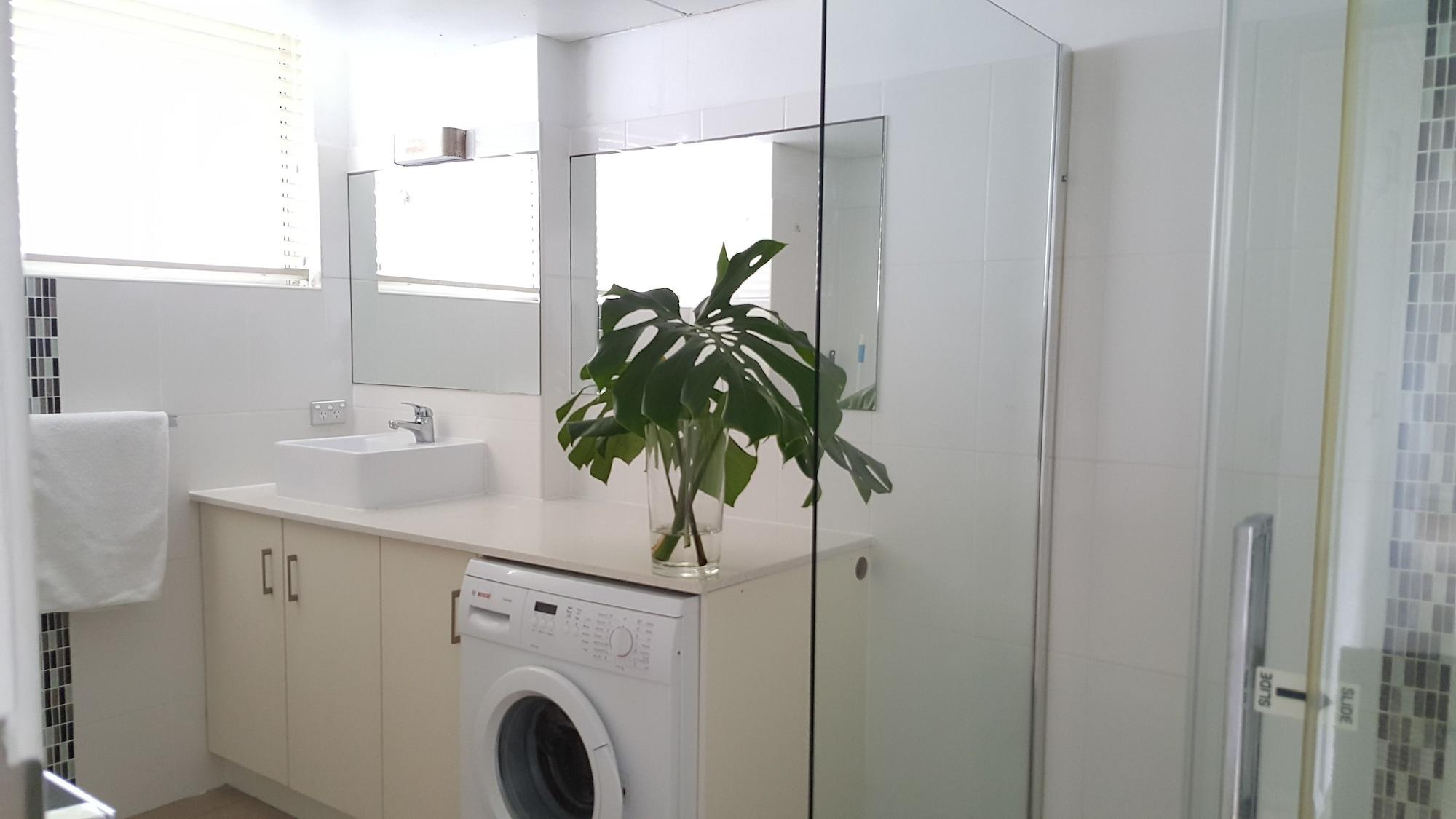 Wyuna Beachfront Holiday Apartments Gold Coast Eksteriør billede