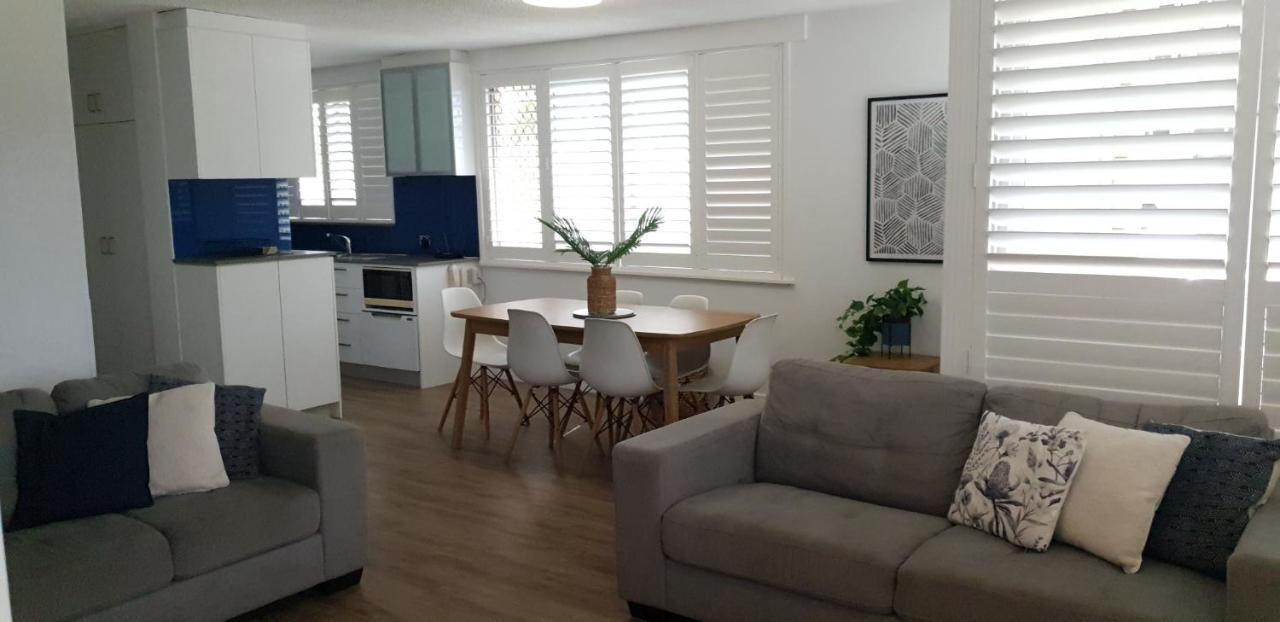 Wyuna Beachfront Holiday Apartments Gold Coast Eksteriør billede
