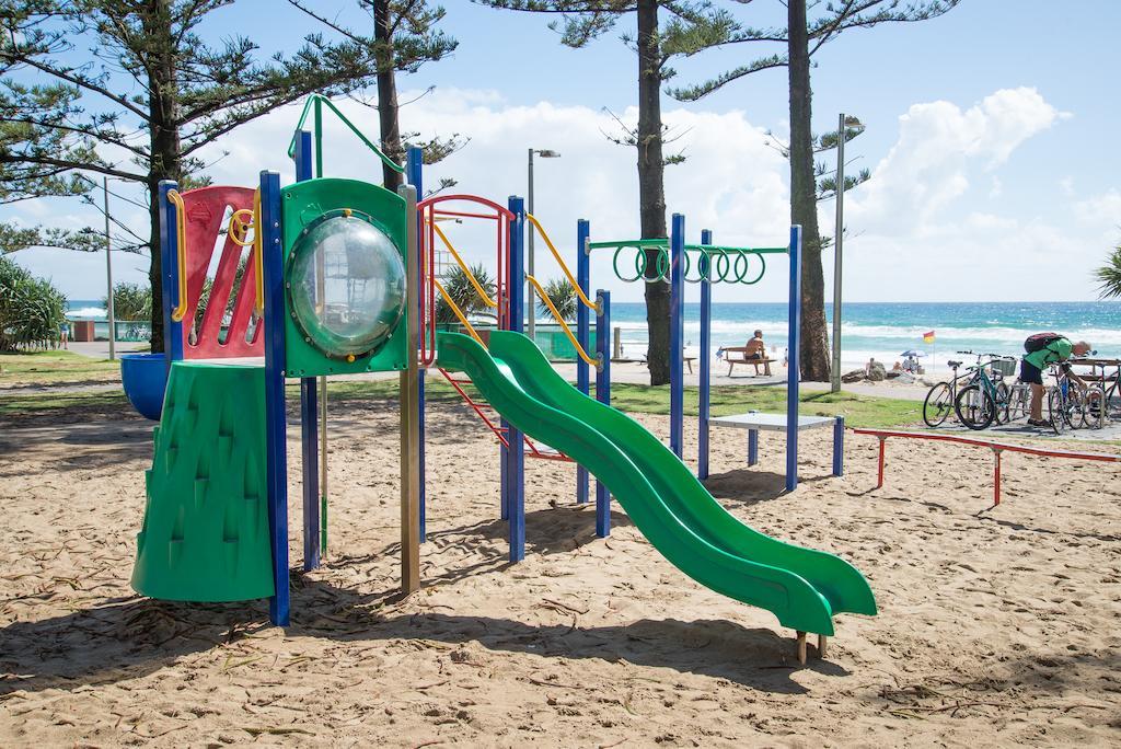 Wyuna Beachfront Holiday Apartments Gold Coast Eksteriør billede
