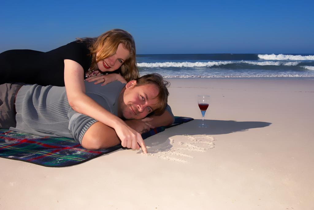 Wyuna Beachfront Holiday Apartments Gold Coast Eksteriør billede