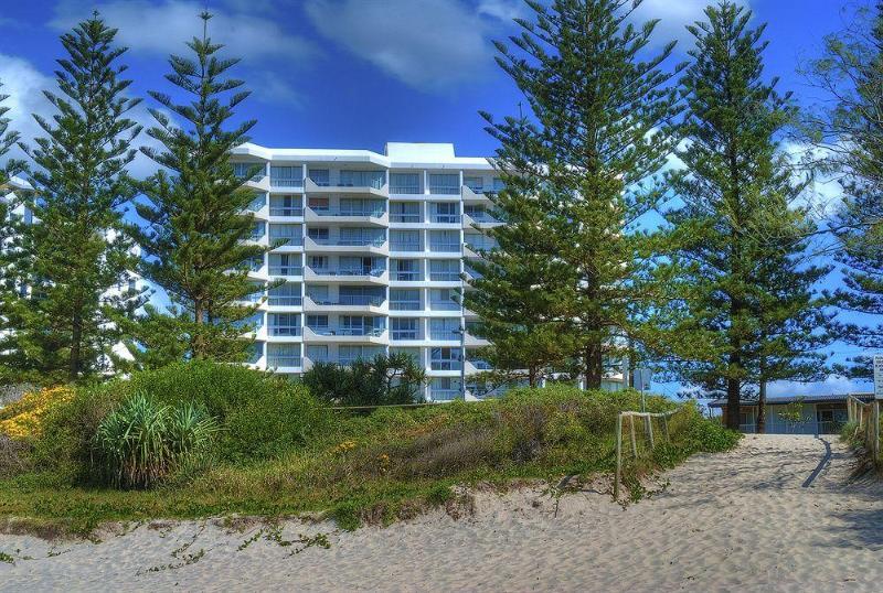 Wyuna Beachfront Holiday Apartments Gold Coast Eksteriør billede