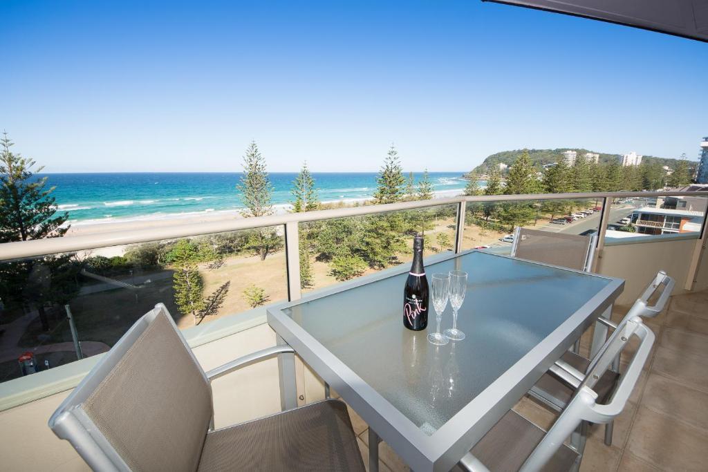 Wyuna Beachfront Holiday Apartments Gold Coast Værelse billede
